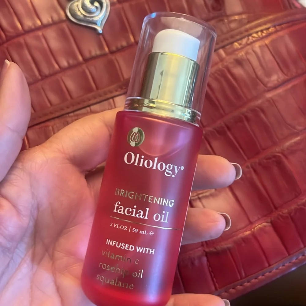 OLIOLOGY BRIGHTENING INFUSED FACIAL OIL NEW